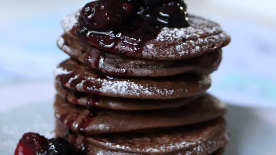 ¡Qué delicia! Así se hacen los pancakes de chocolate casero